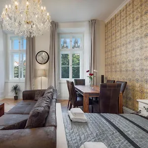 https://old-town-square-view-apartments.praguehotelsweb.com